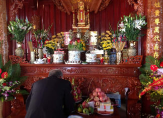 4 Types of Flowers that Bring Prosperity to Your Family Altar: Common Mistakes to Avoid