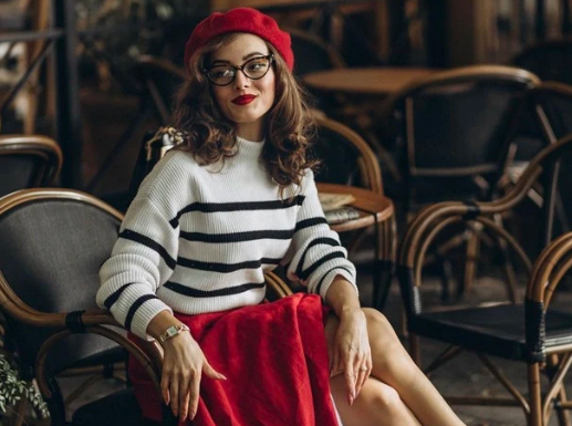 Classic Plaid Pattern Takes Over Street Style for Fashionable Ladies