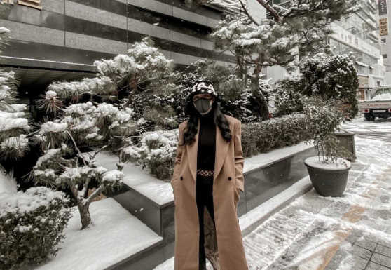 Hương Giang is a master at mixing outfits with jackets, always looking fabulous no matter what she wears.