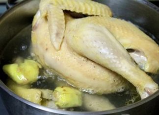 5-Star Chef Reveals: Add This One Thing to Boiled Chicken and it Will Cook Faster without Cracking the Skin