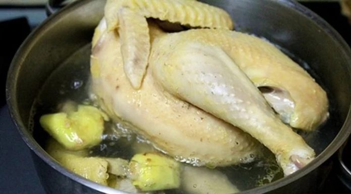 5-Star Chef Reveals: Add This One Thing to Boiled Chicken and it Will Cook Faster without Cracking the Skin