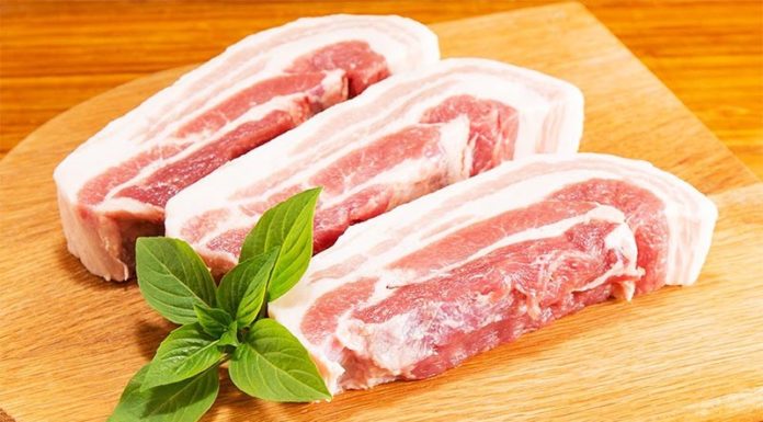 Boiling meat with salt is wrong: Add 1 tablespoon of this and the meat will be tender, aromatic