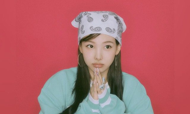 Fashionista’s Guide to Elevating Your Style with Silk Scarves