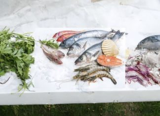 Buy seafood and wash it with this water, eliminate the fishy smell and make the crabs, squids, and prawns more delicious