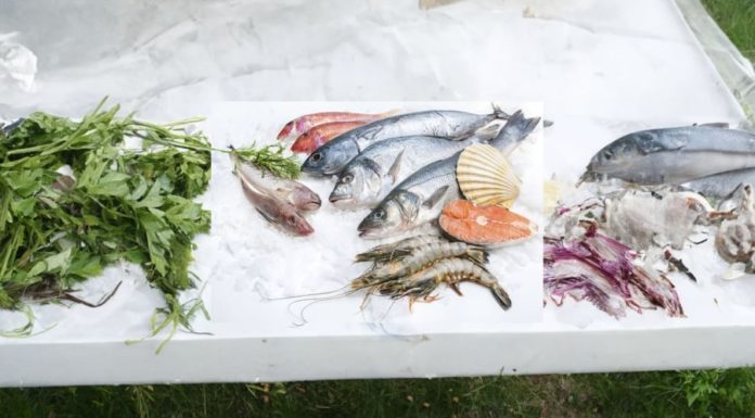 Buy seafood and wash it with this water, eliminate the fishy smell and make the crabs, squids, and prawns more delicious