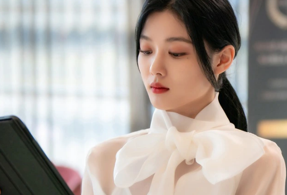 Kim Yoo Jung’s glamorous transformation in her new film, exuding an aristocratic charm in every outfit.