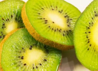 Why you should eat the skin when consuming kiwi fruit