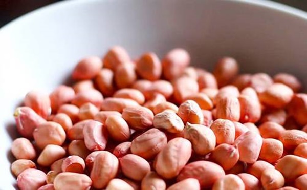 Salt roasting: Achieving a crispy texture by soaking in hot or cold water, a chef’s method