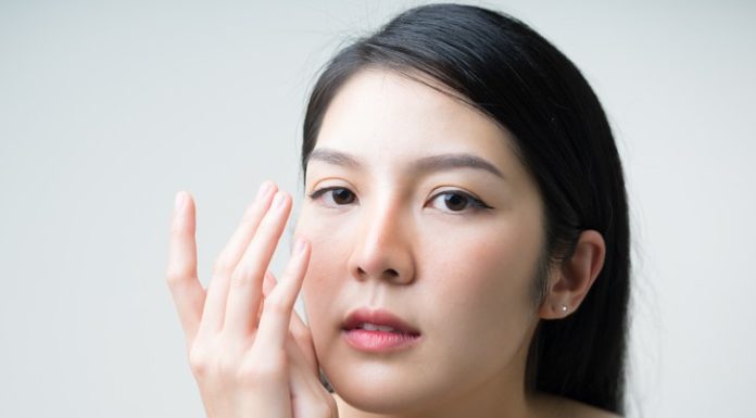 6 Daily Tips to Combat Aging and Address Skin Imperfections