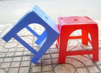 The Hidden Purpose of the Small Circular Hole on Plastic Chairs: A Valuable Function Often Overlooked.