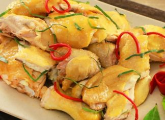 Boiling chicken in hot water or cold water: Simple but 9 out of 10 homes do it wrong, causing the chicken to crack.