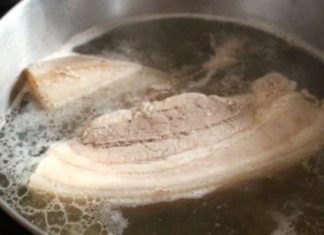 Boiling meat to remove toxins and make it tender: Remember to do this additional step for a safe and enjoyable meal.