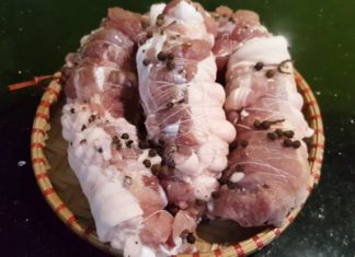 Deliciously Tender and Crispy Boiled Pork Leg: A Mouthwatering Twist