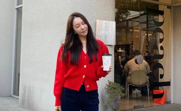 Adding some red outfit ideas for the holiday season