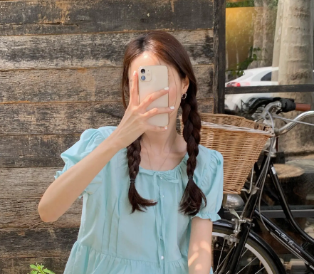 The vibrant colors that rejuvenate your style, being considered the “stars” of summer 2023.