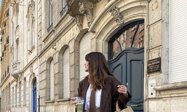 Simple and Elegant French Fashion: Learn how to dress neutrally yet stylishly like a French girl, always looking beautiful in any season