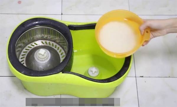 Cheap and Effective Cleaning Hack for Sparkling Floors