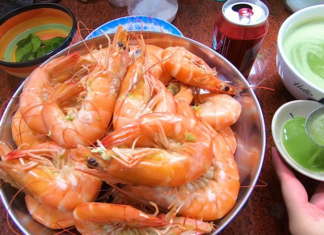 Don’t rush to pour cold water into boiling shrimp, use this water to make the shrimp red, rich in flavor, and not fishy