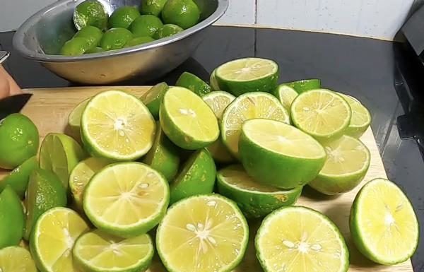 Replace 4 things in your toilet bowl: Say goodbye to stubborn yellow stains and unpleasant odor