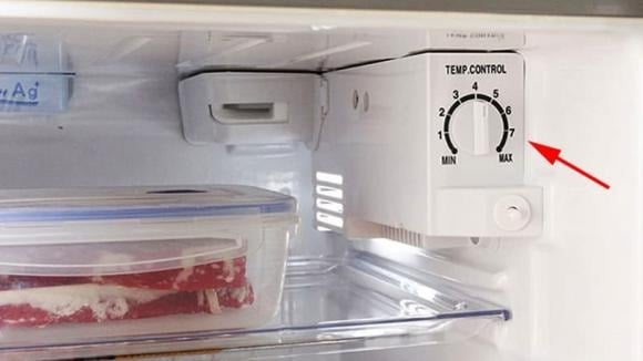 Experienced Electrician Reveals: Adjusting This Button in Your Fridge During Winter Cuts Your Electricity Bill in Half