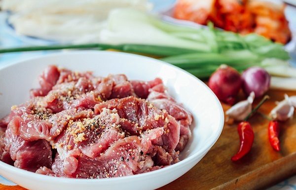 Marinating beef with just salt and seasoning powder is foolish: Adding this ingredient makes the meat tender and juicy, no worries about it turning dry and tough.