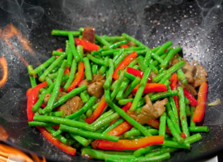 Crispy and Fresh Stir-Fried Noodles with Coconut – An Essential Step for Delicious Results