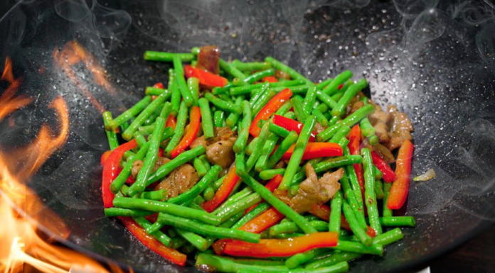 Crispy and Fresh Stir-Fried Noodles with Coconut – An Essential Step for Delicious Results