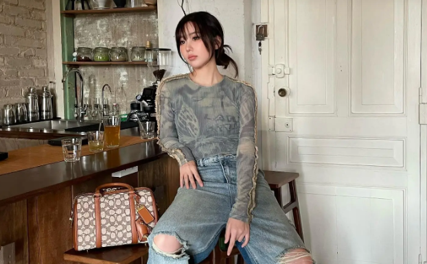 Stay Young and Trendy at 35: The Ultimate Guide to Age-Defying Fashion Hacks