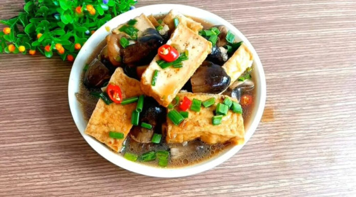 Iron-rich food that is cheap, only 10,000 dong for a satisfying meal