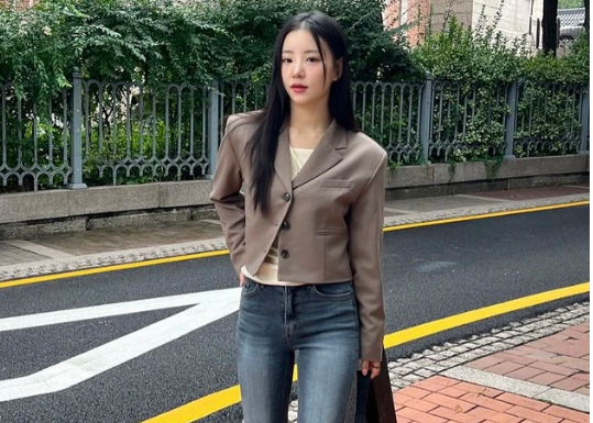 3 Must-Have Items for Petite Women to Instantly Boost Height