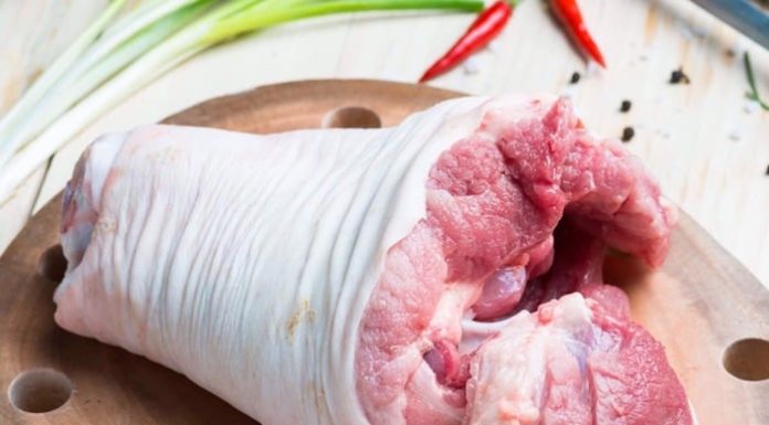 Do not boil meat with salt and water: This is the secret seasoning for tender and flavorful white meat, without drying it out.