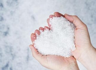 Using too much salt can make you fat, but using a lot of salt on your skin in this way will make you look beautiful