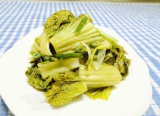 The Surprising Trick to Make the Best Pickled Cabbage: Pouring Hot Water Over Salt Turns it into Delicious and Crunchy Salted Cabbage