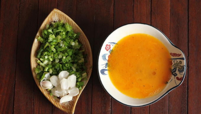 A chef teaches how to stir-fry bitter melon, both nutritious and delicious, the secret lies in this step