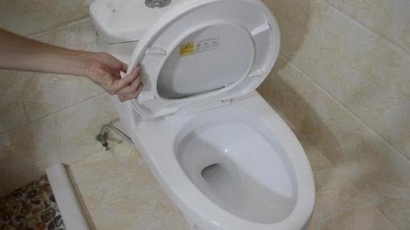 Should you close or leave the toilet lid open after using the restroom? Simple but 99% get it wrong