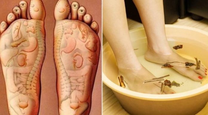 Before bedtime, soak your feet in this water: Just 15′ each night helps improve circulation, sleep better, and increase lifespan by 10 years.