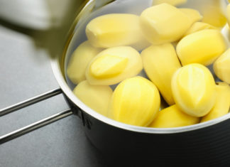 Why do our ancestors teach to soak potatoes before cooking? The crucial reason you should never forget.