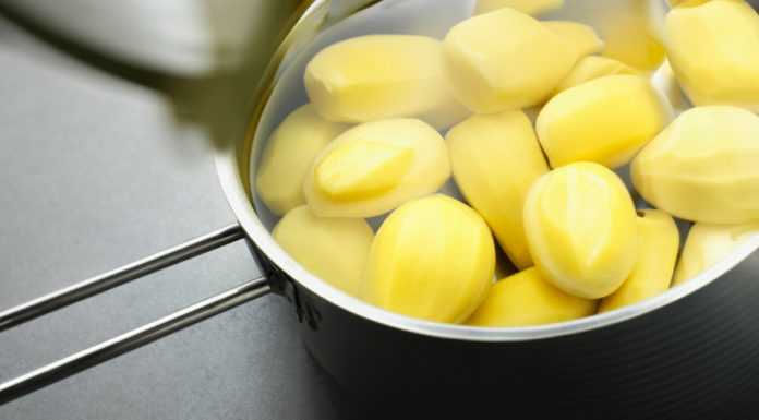 Why do our ancestors teach to soak potatoes before cooking? The crucial reason you should never forget.