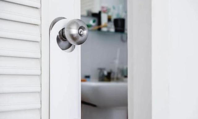 Should you close the bathroom door when not in use? Many people have made mistakes that lead to the growth of germs.