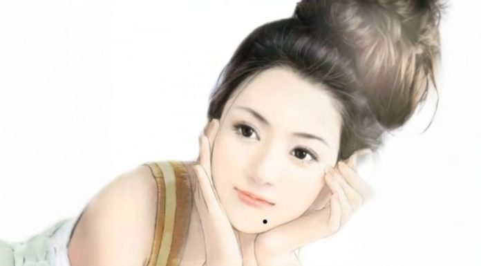 Snagging a woman with this mole position is like finding gold, only men with big network and thick fortune can get it