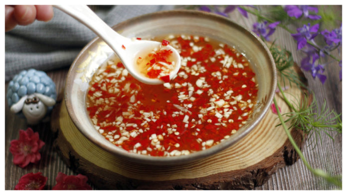 Upgrade Your Dipping Sauce: Add Garlic and Chili for a Stunning Twist