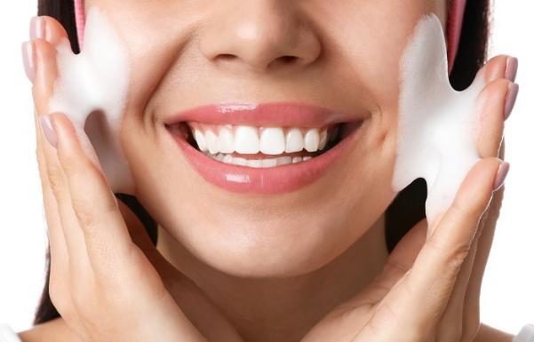 Choose These 3 Anti-Aging Face Cleansers to Keep Your Skin Hydrated