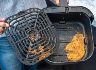 Learn how to easily clean grease from plastic containers and air fryers