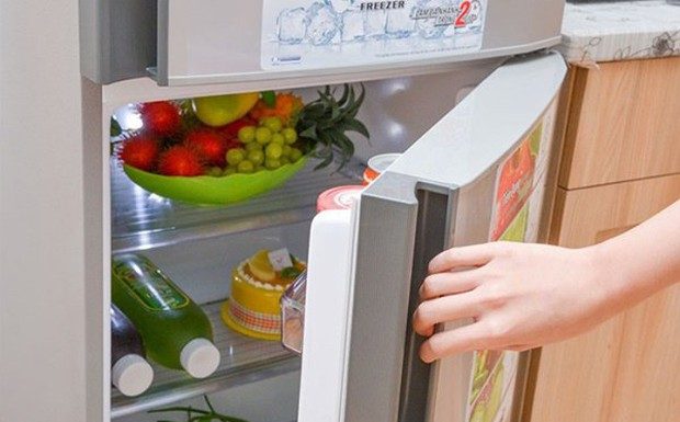 Adjusting a small button in the refrigerator during winter helps save a significant amount of electricity.