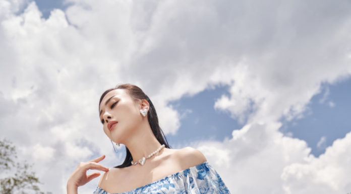 Beautiful floral dress inspired by Phuong Oanh, the new bride of Shark Binh, perfect for both office and streetwear