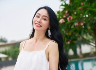 Stylish and youthful double strap maxi dresses that make Quach Thu Phuong appear ten years younger