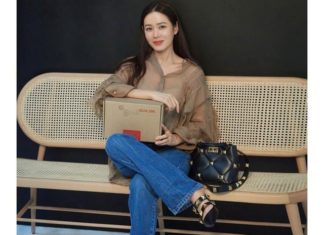 Son Ye Jin’s Passion for Jeans: On and Off Screen, with a Stunning Age-Hacking Trick