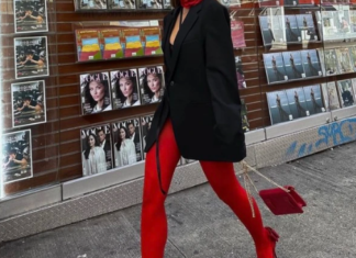 “Red Tights: The Ultimate Accessory for a Stylish Christmas”