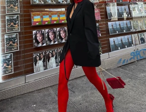 “Red Tights: The Ultimate Accessory for a Stylish Christmas”