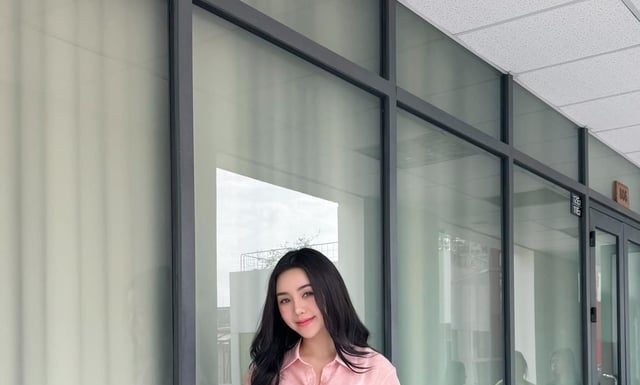 “Stylish and Chic: ‘Teacher Nguyet’ Quynh Kool Nails a Unique Office Wear Mix Formula”